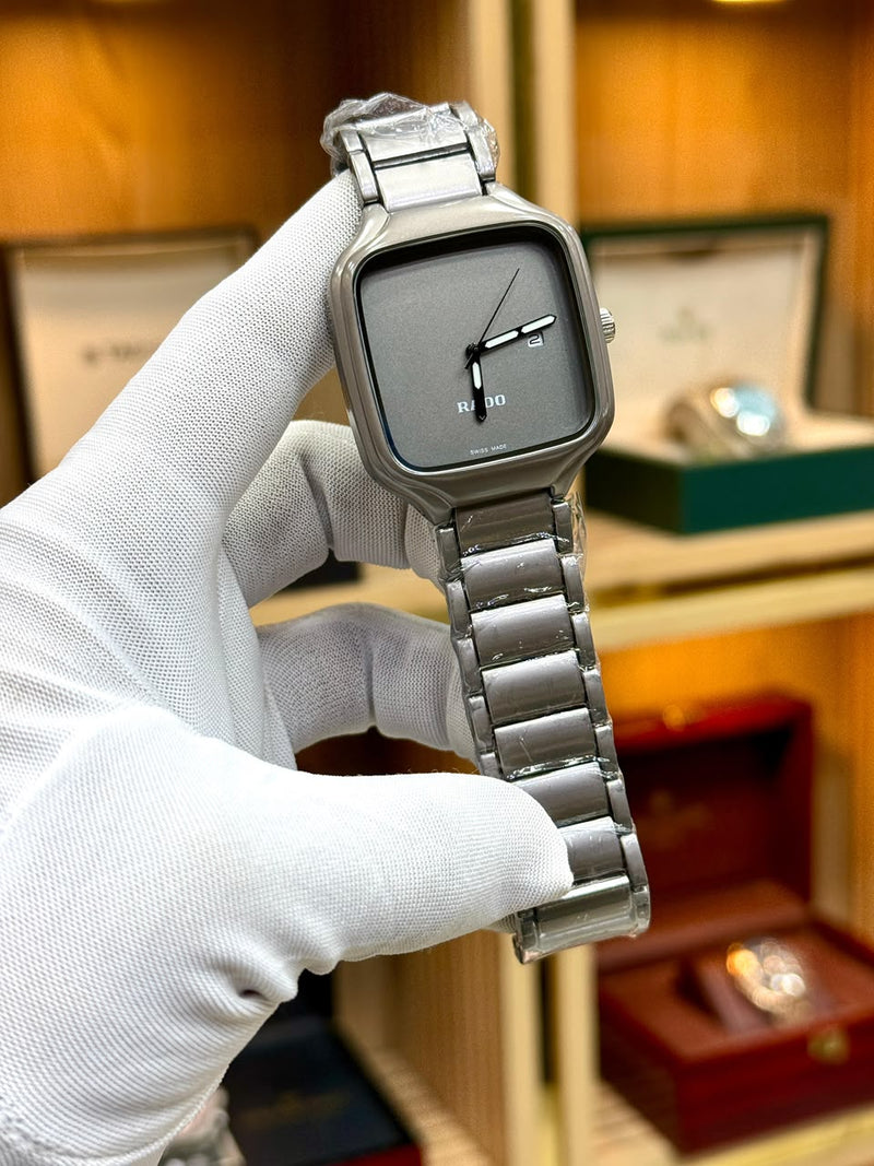 Rado Men's Watch – Stainless Steel Chain & Date Display
