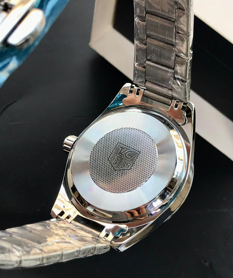 TAG Heuer Carrera Quartz Watch – Day & Date Display
